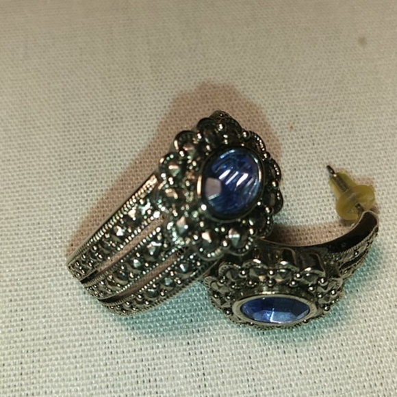 Vintage Avon Marcasite Blue Stone Silver Tone Pierced Earrings - Picture 7 of 8